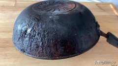 锅底油垢太厚太硬怎么清洗掉 锅底油垢太厚太硬怎么清洗视频