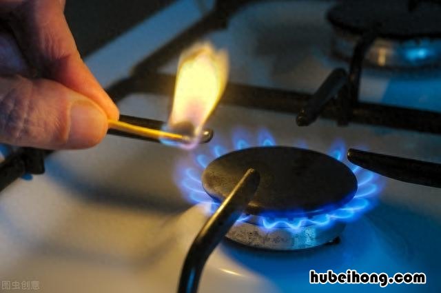 煤气灶一直哒哒哒响但是没有火 燃气灶一直哒哒哒响但是没有火换了新电池也不行