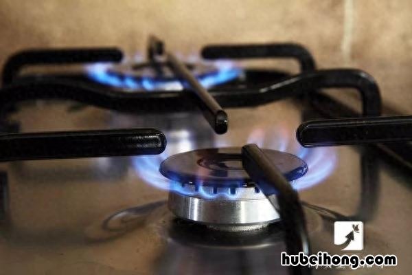 燃气灶打不着可以用打火机吗怎么办 燃气灶打不着可以用火引着