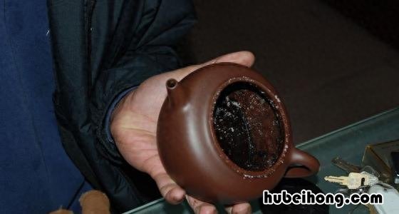 怎么去除茶壶里面的茶垢 茶壶里的茶垢用什么能快速去除