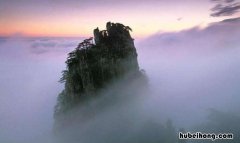 庐山的云雾有什么特点 庐山的云雾有什么特点 请用两个词语概括