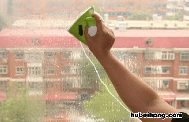 玻璃永久不沾灰尘小窍门 玻璃脏了怎样擦