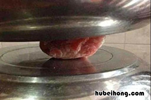 冰箱的冻肉如何快速解冻 冰箱里的冻肉快速解冻法