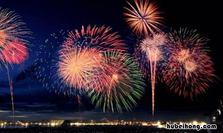 形容烟花的成语有哪些 形容烟花的四字成语有哪些