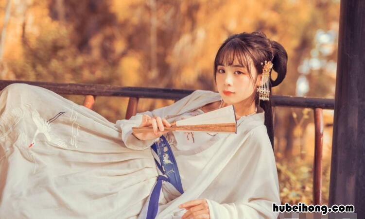 形容眼睛有灵气的诗句有哪些 形容眼睛有灵气的诗句有哪些四年级