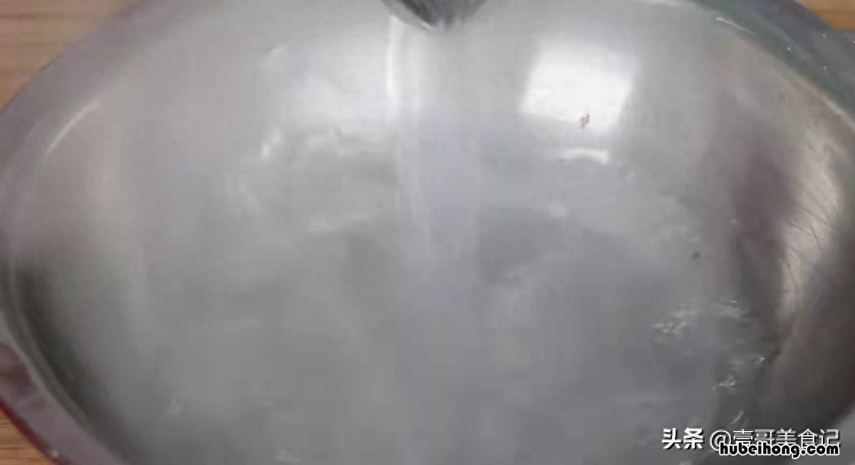 电热水壶里面水垢怎么除掉啊 电热水壶里的水垢怎么清洗效果好