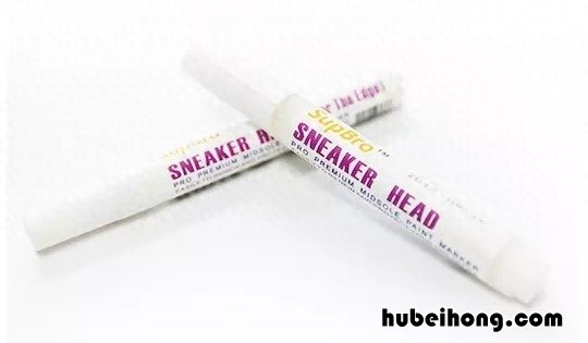 鞋子发黄用什么能洗掉 鞋子发黄用什么可以变白