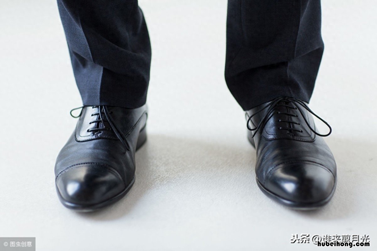 皮鞋怎么去皱褶视频 皮鞋怎么去皱褶妙招