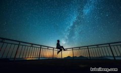 形容一个人的夜晚的句子有哪些 形容一个人的夜晚的句子有哪些词语