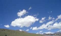 形容天空干净的成语有哪些 形容天空干净清澈的形容词