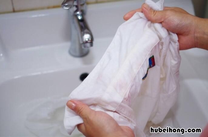 墙漆弄在衣服上怎么办 墙漆粘衣服上怎么去除