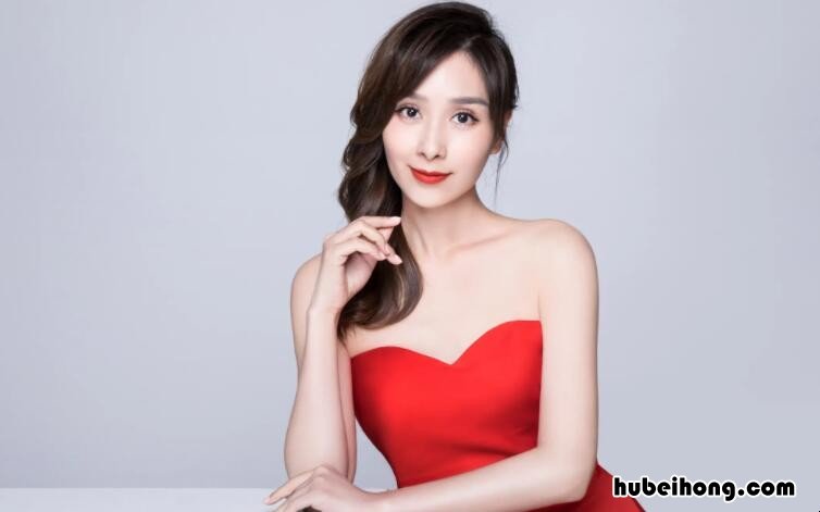形容女性魅力的句子有哪些 形容女性很有魅力的成语