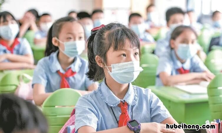 形容学生听课的词语有哪些 形容课堂上学生认真听课的成语
