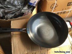炒锅内壁变黑怎么清洗 炒菜锅内部黑色污垢怎样清除