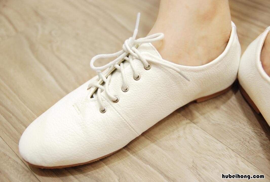 小白鞋磨脚怎么办 小白鞋磨脚后跟怎么处理