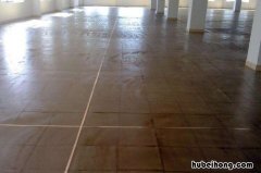 怎么解决地面潮湿 地面潮湿用什么方法解决
