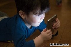怎么让孩子减少玩手机 减少孩子玩手机的办法