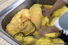 洗羽绒服的注意什么 洗羽绒服的简便方法