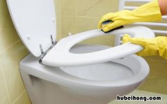 马桶里面的黄污垢怎么去除 马桶内黄色污垢