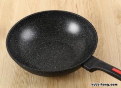 炒锅使用要注意什么 炒菜锅要洗锅底吗?