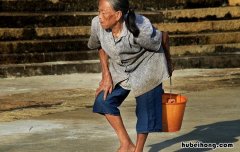 步履蹒跚成语出处在哪 步履蹒跚的意思拼音