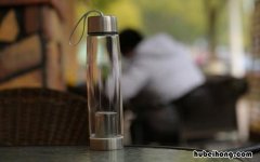 玻璃杯子装热水会破吗 玻璃杯装热水后盖子打不开怎么办