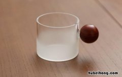 磨砂玻璃杯选购注意事项有哪些 磨砂玻璃杯子可以装热水吗