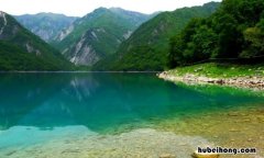 湖水碧绿碧绿的像什么比喻句有哪些 湖里的水碧绿碧绿的好像什么造句