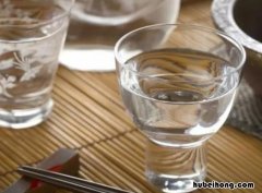 酒精燃点多少度 酒精燃点多少度温度