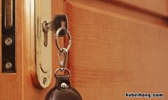 钥匙断一半在锁芯里了怎么办 钥匙断一半在锁芯里取出来要换锁吗?