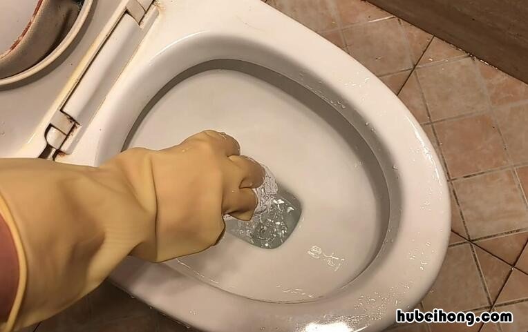 马桶塞怎么用 抽吸马桶塞怎么用