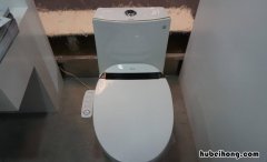 马桶里的尿垢怎么去除 马桶里的尿垢怎么处理