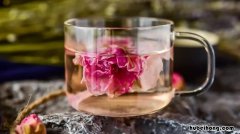 玫瑰花和菊花一起泡水喝有什么功效 玫瑰花和菊花一起泡茶喝的功效和作用