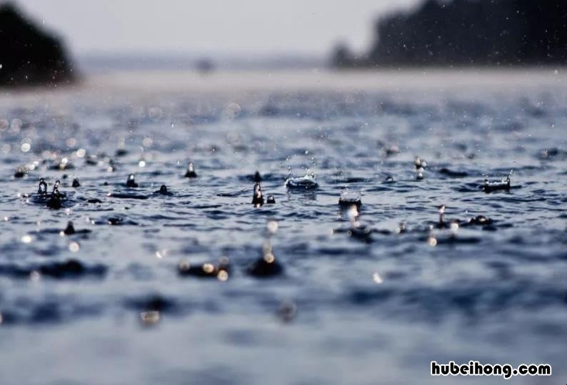霪雨霏霏什么意思 雨霏这个名字什么意思