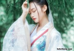 颔首低眉的近义词是什么 颔首低眉褒义词还是贬义词好